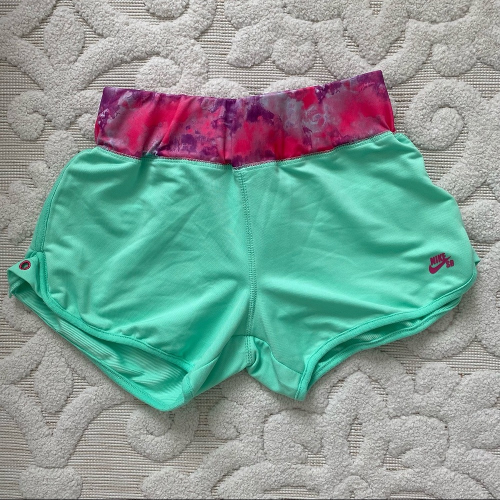 Girls Nike SB Shorts Size L